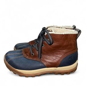 Timberland Mt. Hayes Waterproof Chukka Boots in navy blue and brown leather
